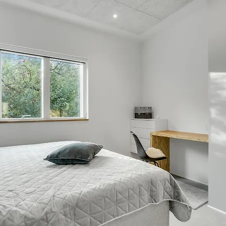 Feriehus 4 Bedroom Gorgeous In V