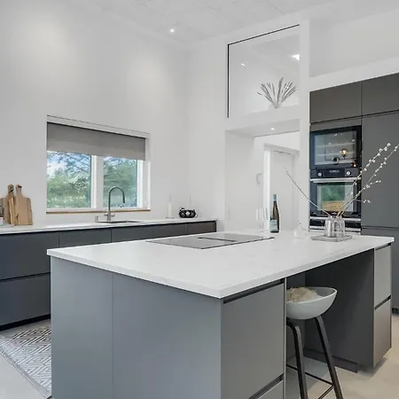 4 Bedroom Gorgeous In V Feriehus