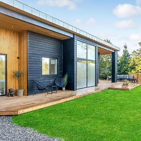 4 Bedroom Gorgeous In V בית נופש אסביירג