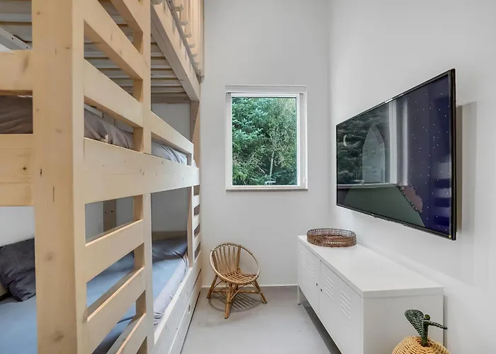 בית נופש 4 Bedroom Gorgeous In V