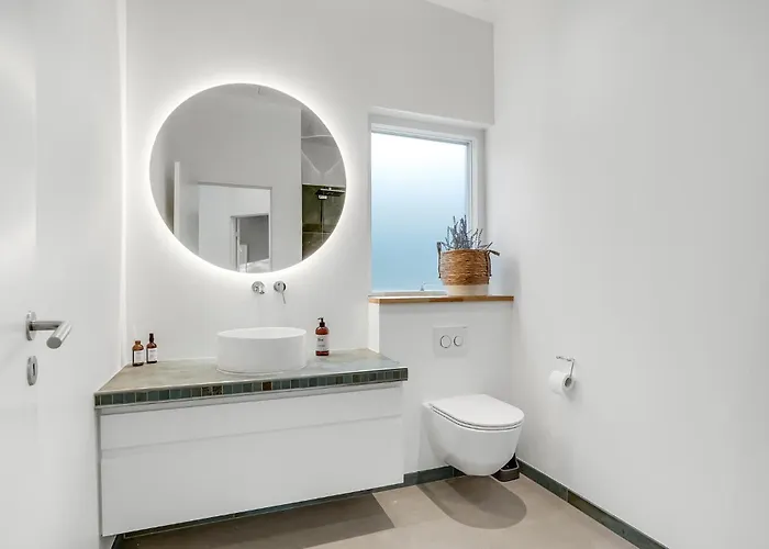 בית נופש 4 Bedroom Gorgeous In V *