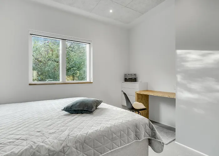 בית נופש 4 Bedroom Gorgeous In V