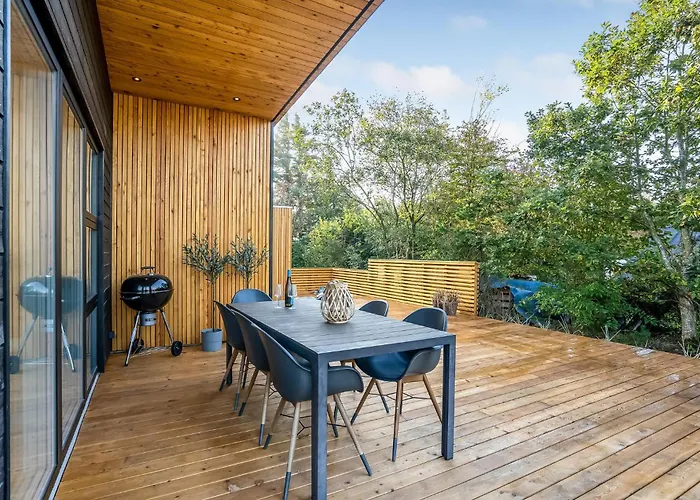 בית נופש 4 Bedroom Gorgeous In V *